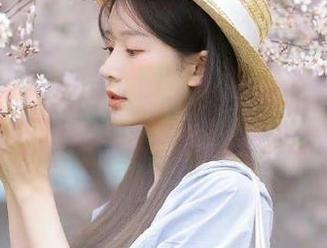 Xiuren秀人网 – 深入萌白酱的私拍图集，探索她那引人注目的美足之旅！