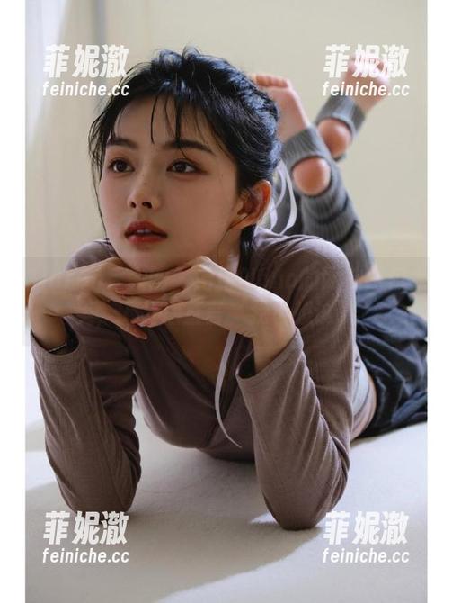 Xiuren秀人网 - 诺诺Nono的网袜图包太美，下载后直言‘我也想试试’
