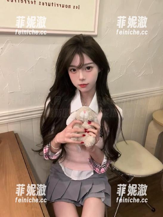 Xiuren秀人网 - 领略趁热拿铁latte的油亮风采，最新图库邀你共鉴精彩写真！