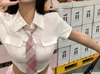 Xiuren秀人网 – 走进陈小喵的私拍世界：黑丝主题独特角度图片，尽显她的优雅气质！
