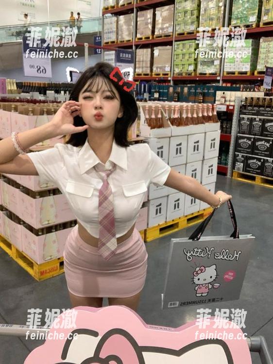 Xiuren秀人网-陈小喵 Xiuren秀人网 - 走进陈小喵的私拍世界:黑丝主题独特角度图片,尽显她的优雅气质!
