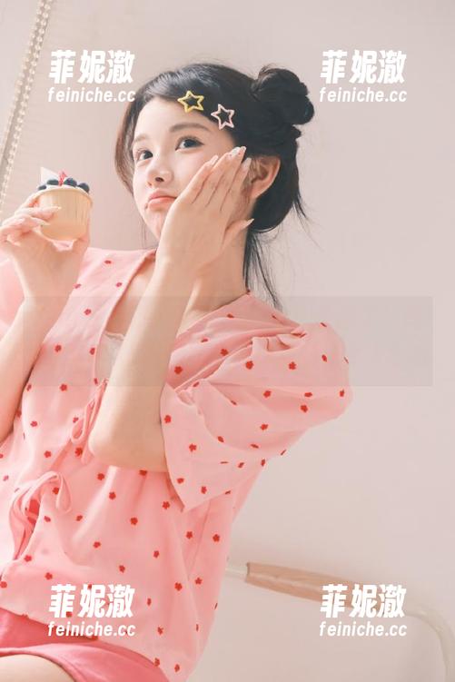 Xiuren秀人网 - 这种修女，太撩了！陈雅漫VICKY高清图集真材实料，令人心动