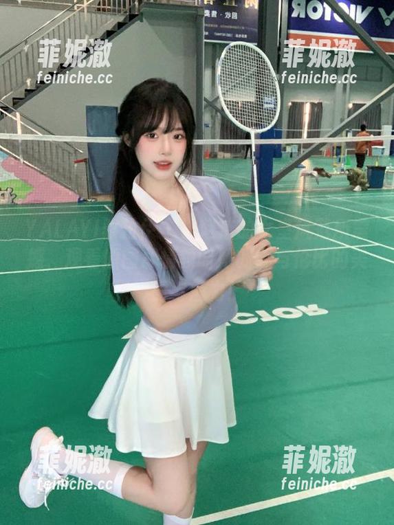 YALAYI雅拉伊 - 被赵洁的女皇风范所震撼，观看原图尽情领略她的无与伦比的美丽与魅力！