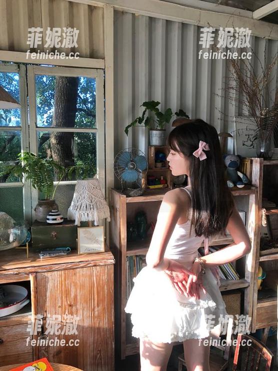 YouMi尤蜜荟 - 邀你体验Carol周妍希皮衣魅力，网盘上传精彩写真作品