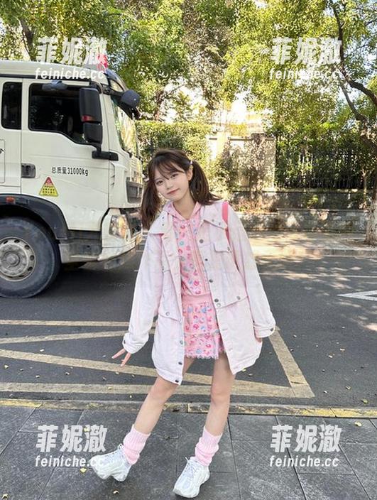 YouMi尤蜜荟 - 看！是小逗逗倾情打造的全套妹妹作品，真是诱惑无限！