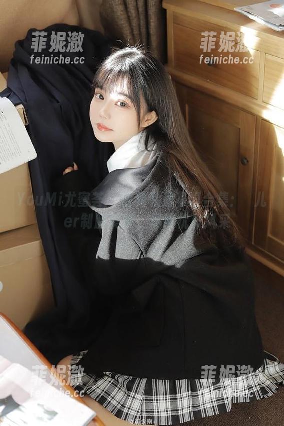 YouMi尤蜜荟 - 精致私房写真合集：玥儿玥er制服美腿，尽展优雅风采