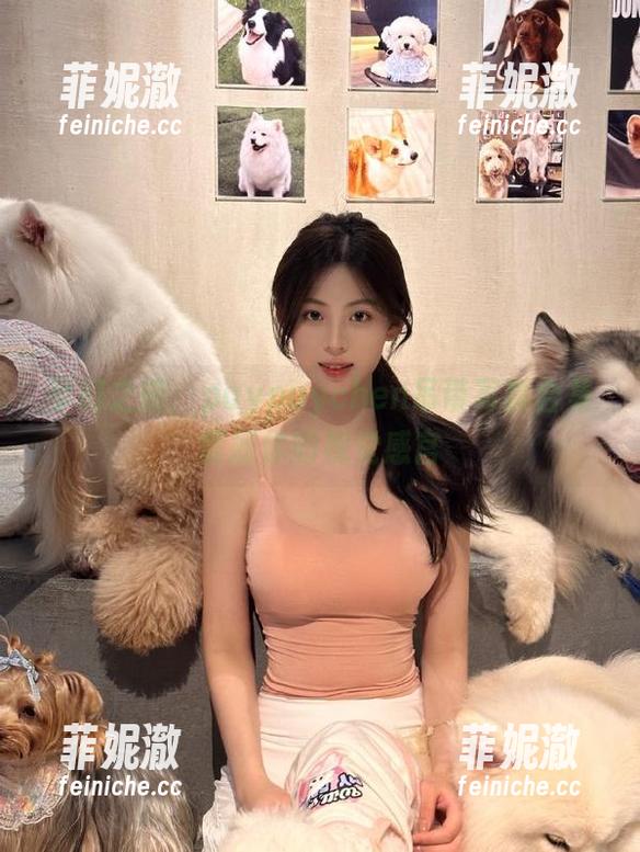 梦幻之旅：puypuychen吊带写真合集震撼你的视觉感官