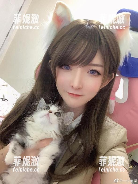 一小央泽 值得一看的精选图集:一小央泽黑丝死库水写真,带你领略时尚与艺术的完美结合