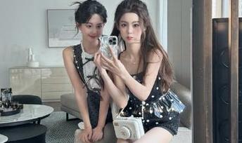 丝慕GIRL – 笑出腹肌的佳佳最新网袜图集，绝对让你眼前一亮！