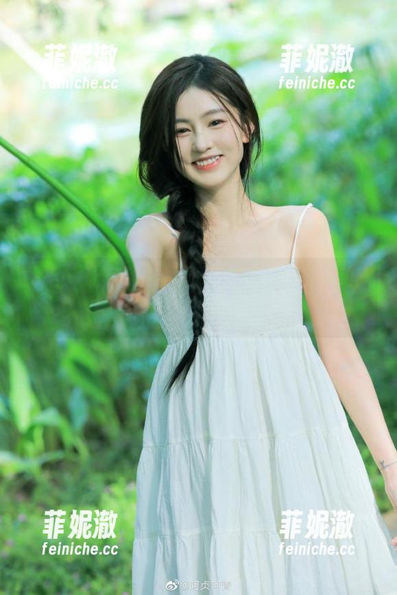 丽柜 - 让定制图片记录Vicky女孩的动人瞬间，展现真实自我
