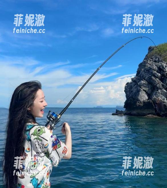 丽柜-司琪 丽柜 - 超诱惑!司琪最新美脚套图更新,等你来看哦!