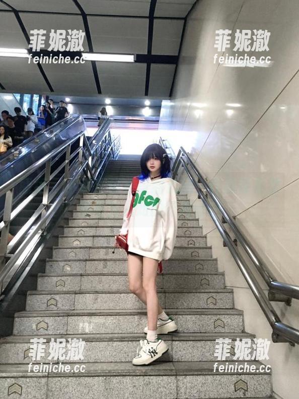 丽柜 - 小爽连体衣美图系列：作品背后那些不为人知的时尚秘密