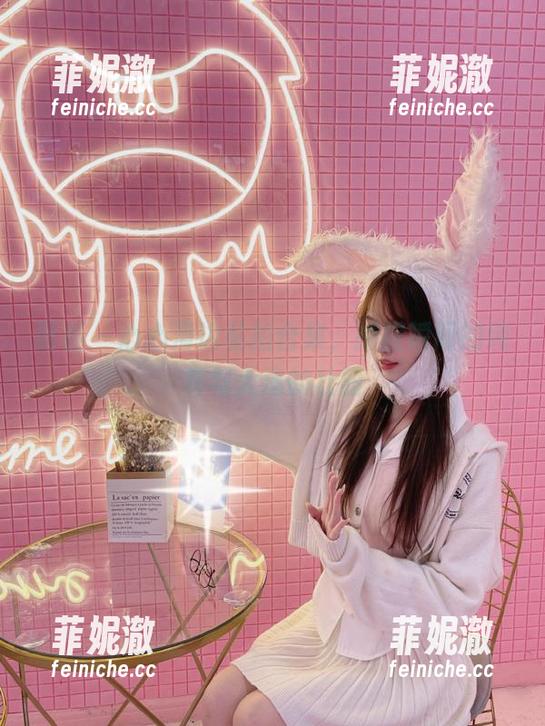 丽柜 - 心心海边私拍合集，捕捉瞬间的纯真与大海的壮丽