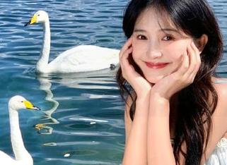 丽柜 – 文芮的私拍原图，文艺而真实，带你走进一个秘书的心灵世界！