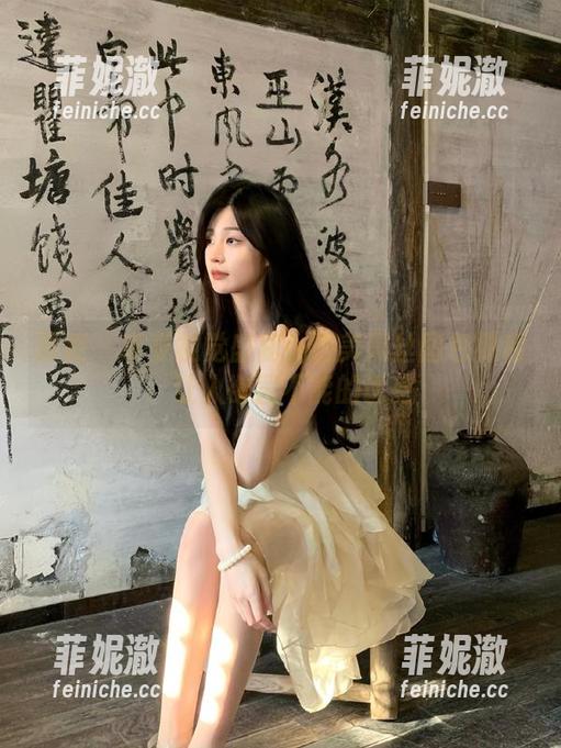 丽柜 - 享受视觉盛宴！由美黑丝图包福利，让人欲罢不能的诱惑