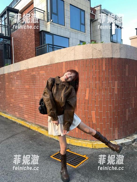 丽柜 - 让我们一起走进语寒的私房美图：迷人的灰丝风尚，引爆你的想象力