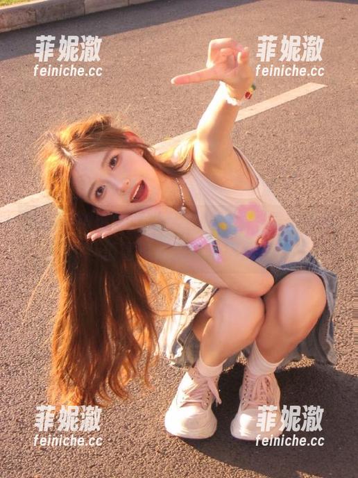 丽柜 - 钟情学妹的私拍原图集，重温那些值得珍藏的青春回忆