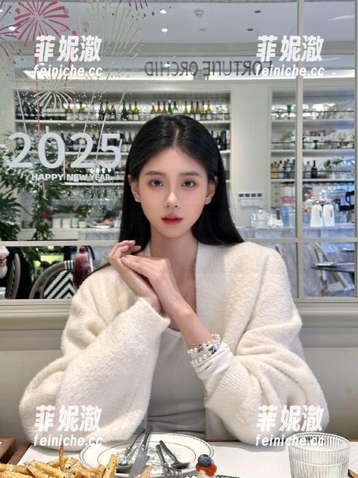丽柜-雪糕 丽柜 - 捕捉雪糕空姐的高清写真:在云头上绽放的美丽,宛如人间仙子!