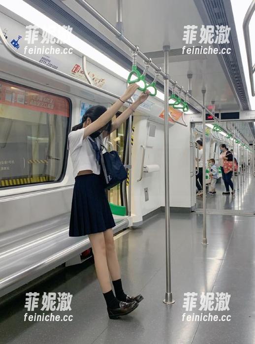 清新校园气息：九柒喵写真套图合集带你重回无忧时代