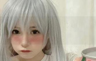 倦倦喵双人写真集里的奇妙瞬间：独特原图回顾