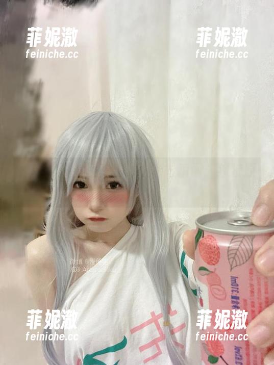 倦倦喵双人写真集里的奇妙瞬间：独特原图回顾