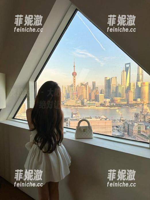 克拉女神 - 大阳的吊带写真全套，笑声连连，绝对让你忘记烦恼与压力！