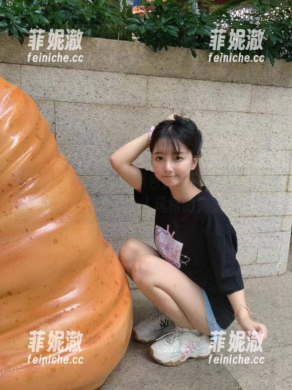 克拉女神 - 宋智珍黑色氛围私拍美图，感受摄影艺术与个人风格的完美结合