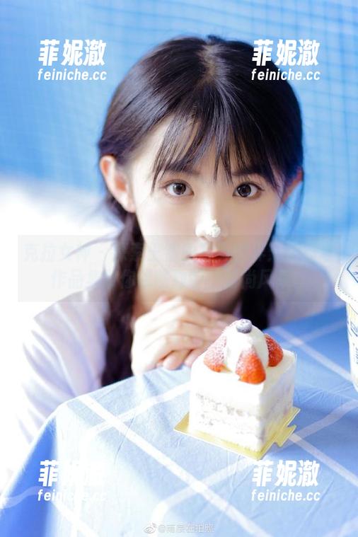克拉女神 - 探索王睿的写真世界：裤里丝作品集带你领略独特的时尚风采。