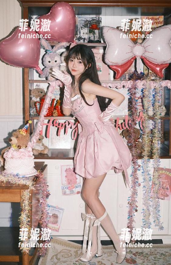 克拉女神 - 芝月女仆写真美图精选，绽放温柔与力量的双重魅力