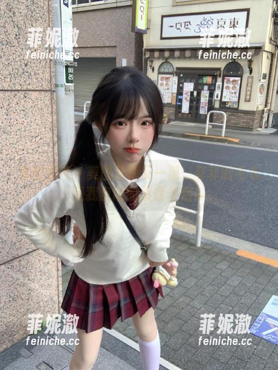 克拉女神 - 美图分享又一波：菲菲的毛衣是我自嘲的最佳伴侣！