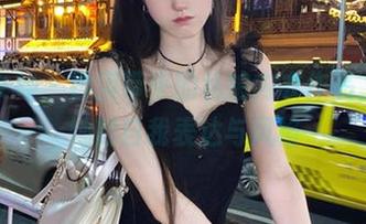 克拉女神 – 钟淇带来的私拍内衣作品，见证她的自我表达与风格