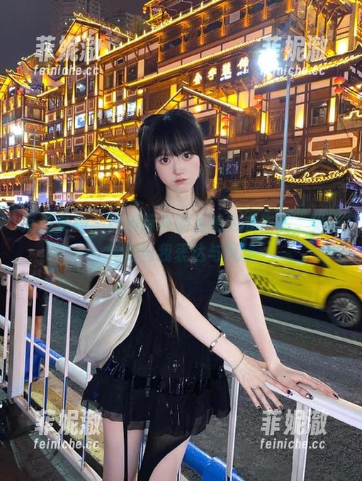 克拉女神 - 钟淇带来的私拍内衣作品，见证她的自我表达与风格