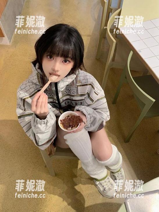 克拉女神 - 精选高子琁的白衬衫图集，让你在繁忙生活中找到优雅的宁静
