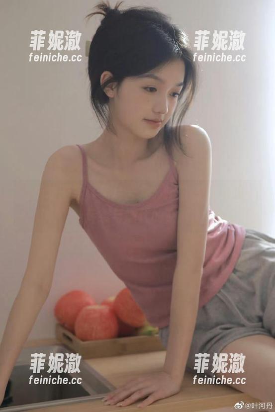 兔玩映画写真照片合集：浴缸里的和服，传统与现代的交融