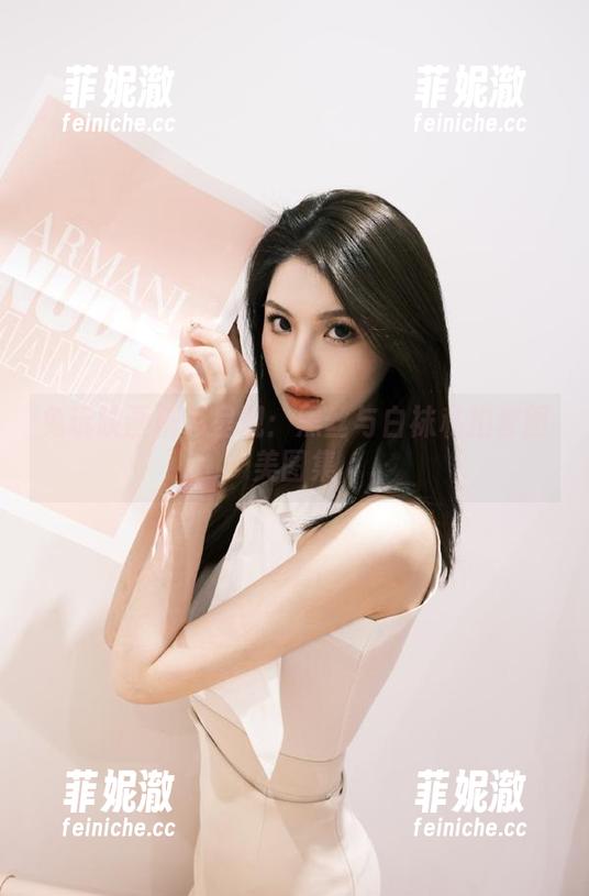 兔玩映画精彩呈现：黑丝与白袜私拍套图美图集