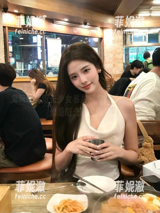 兔玩映画阳光少女私拍图包，灵动的她仿佛是阳光下的精灵