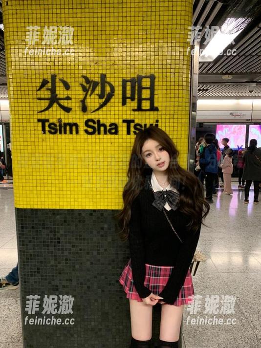 探索喵写真黑丝美足的魅力合集，分享每一双足间的优雅瞬间！