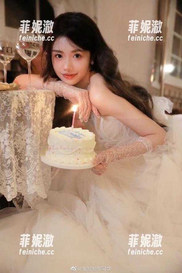 嗲囡囡-Emily顾奈奈酱 嗲囡囡 - 在线查看Emily顾奈奈酱少女写真作品,发现她镜头内外的动人故事