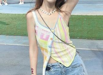 嗲囡囡 – 看！伊蓓Eva的在线礼服写真美图，展现优雅与气质的完美结合，尽情欣赏！