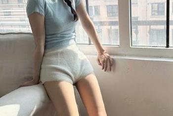大生模拍 – 短裤写真中的清爽夏日，轩轩原图展现青春与活力的完美结合