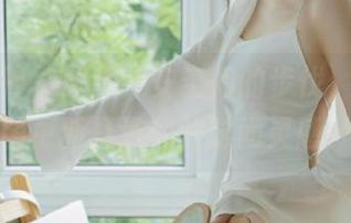 头条女神 – 跟随乔安空姐的步伐，最新美图更新打造你的时尚灵感！