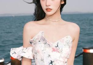头条女神 – 俞公主的居家写真美图，照片中透露出简单而纯粹的幸福