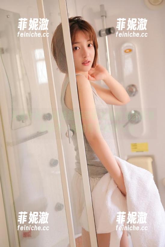 头条女神 - 周思超海军学生服的免费图集，感受不一样的青春校园气息