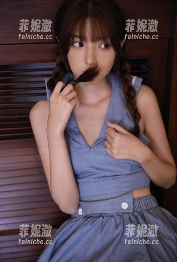 头条女神 - 尹菲丝滑全套丝袜写真原图，绝对让你心甘情愿当‘腿奴’！