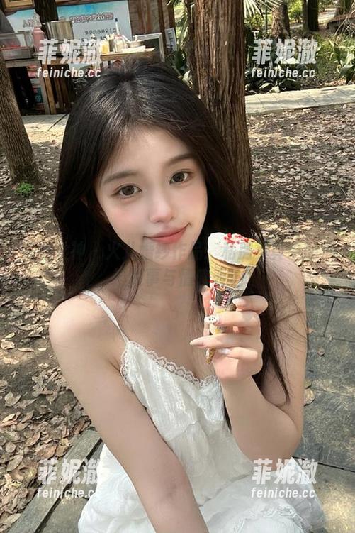 头条女神 - 火儿婚纱作品：私房写真中的浪漫故事与情感表达