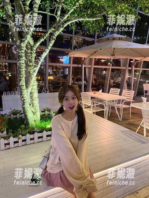 头条女神 - 申美嫣浴室套图：泡沫与光影交织的创意作品，谁不想一探究竟？