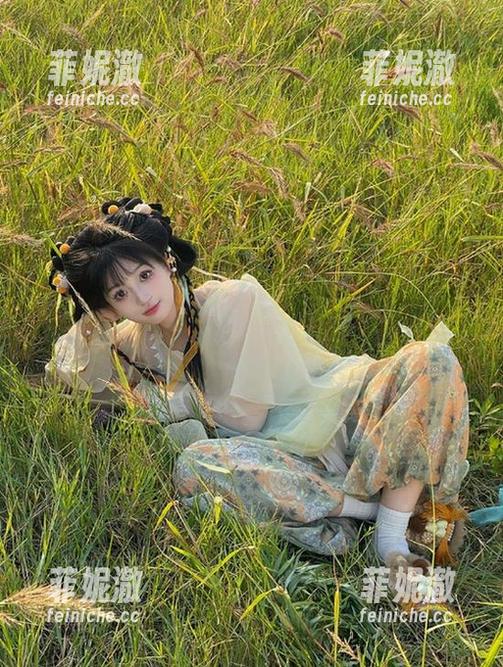 头条女神 - 白一晗白丝写真原图大揭秘，分享她的独特魅力！