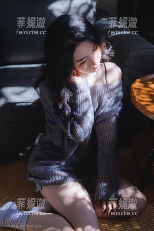 头条女神 - 童安琪高清写真：美脚展现高雅品味与迷人气质