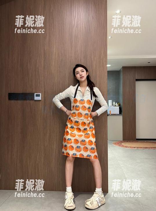 头条女神 - 感受鱼宝宝的迷人魅力：《白裙》写真图集独特风格