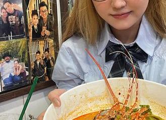 奇行家狗崽初冬梅川堀子的写真，带给你免费的视觉资源享受